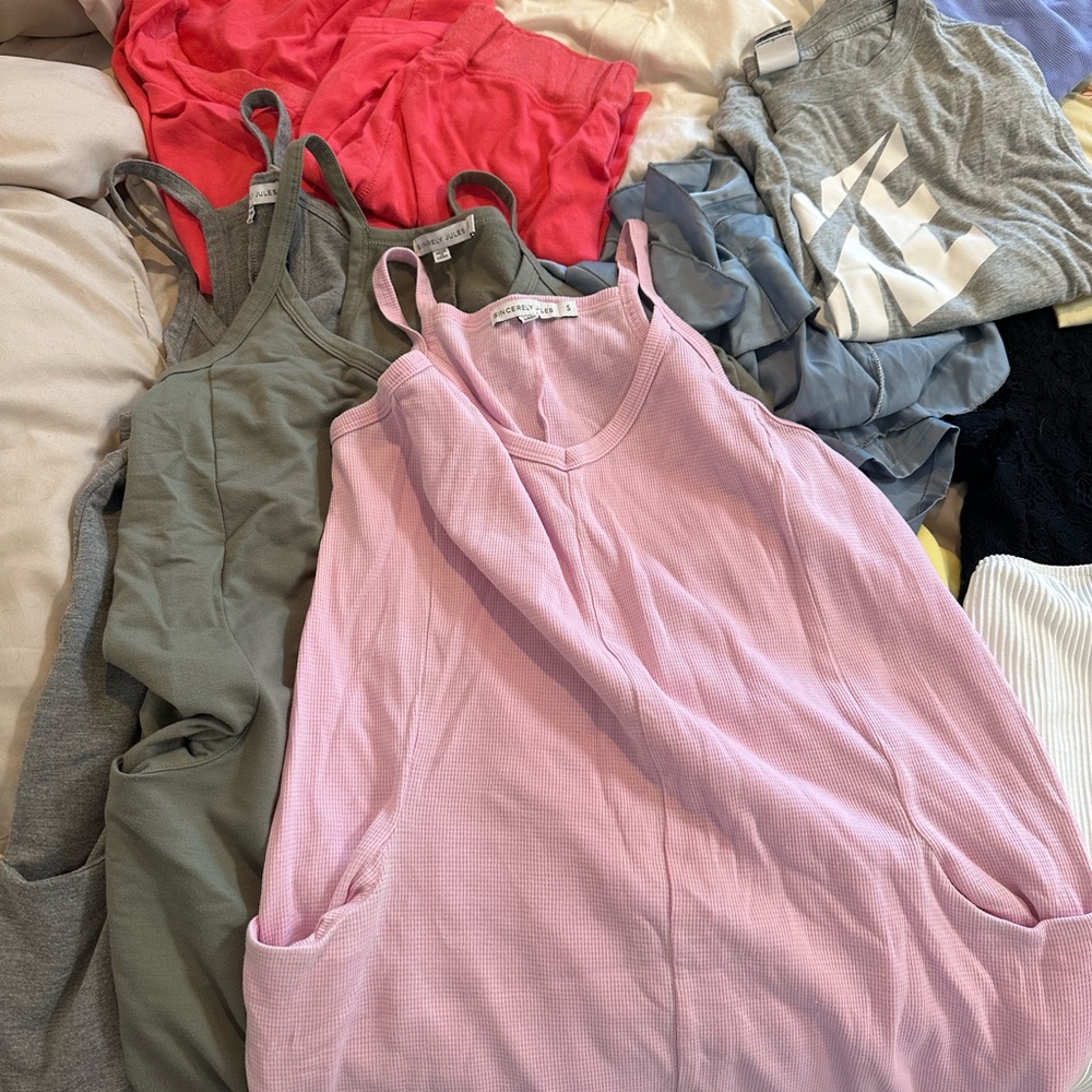 Colorful Clothing Bundle - Picture 5 of 5